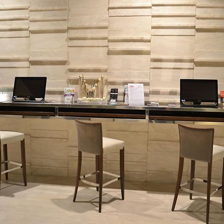 צ'יביטאנובה מארקה Cosmopolitan Hotel מראה חיצוני תמונה