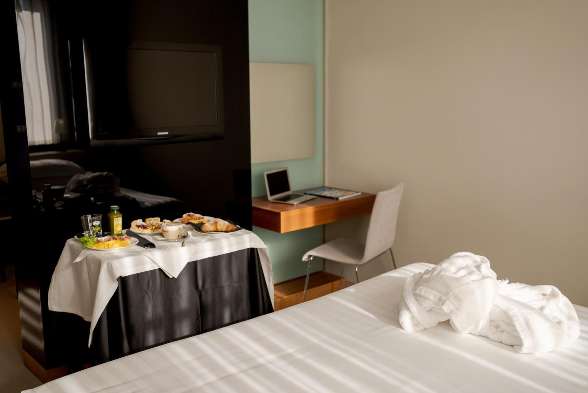 צ'יביטאנובה מארקה Cosmopolitan Hotel חדר תמונה