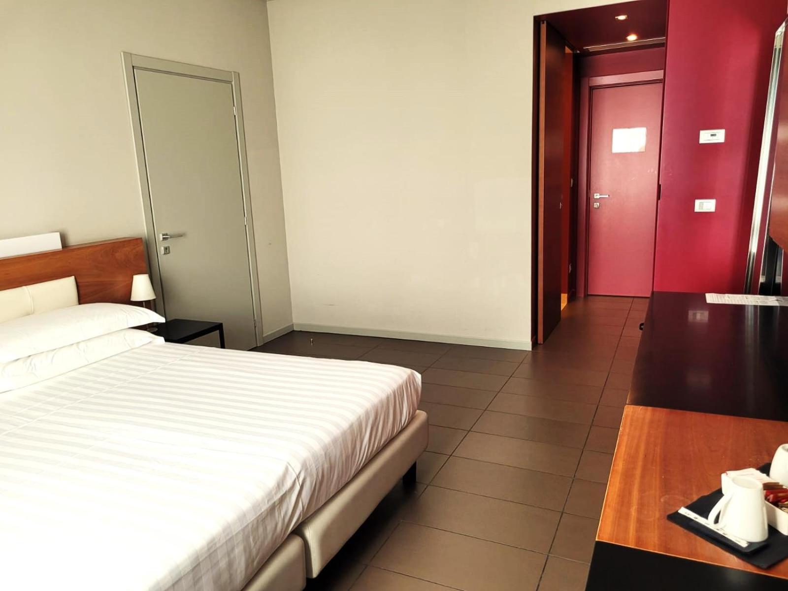 צ'יביטאנובה מארקה Cosmopolitan Hotel מראה חיצוני תמונה